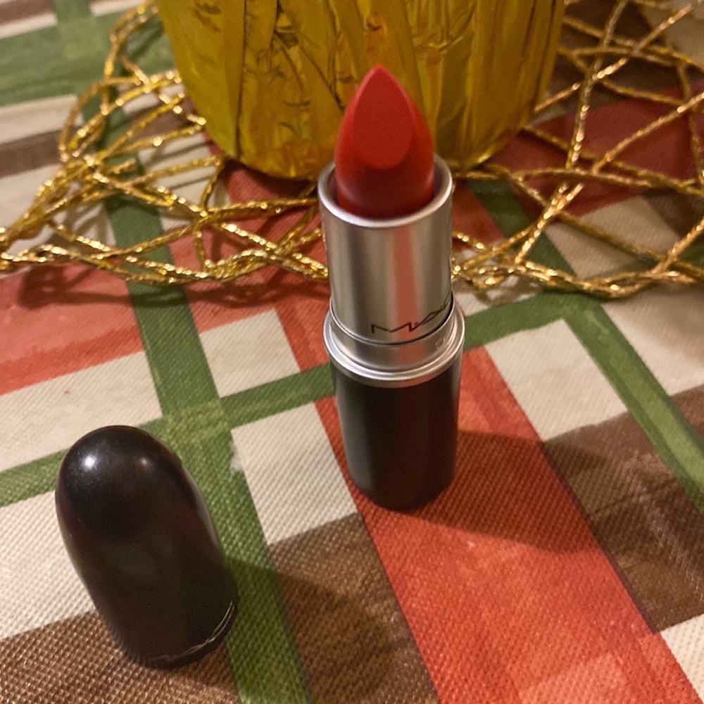 NWT MAC Retro Matte Lipstick Dangerous 702 - Picture 1 of 3